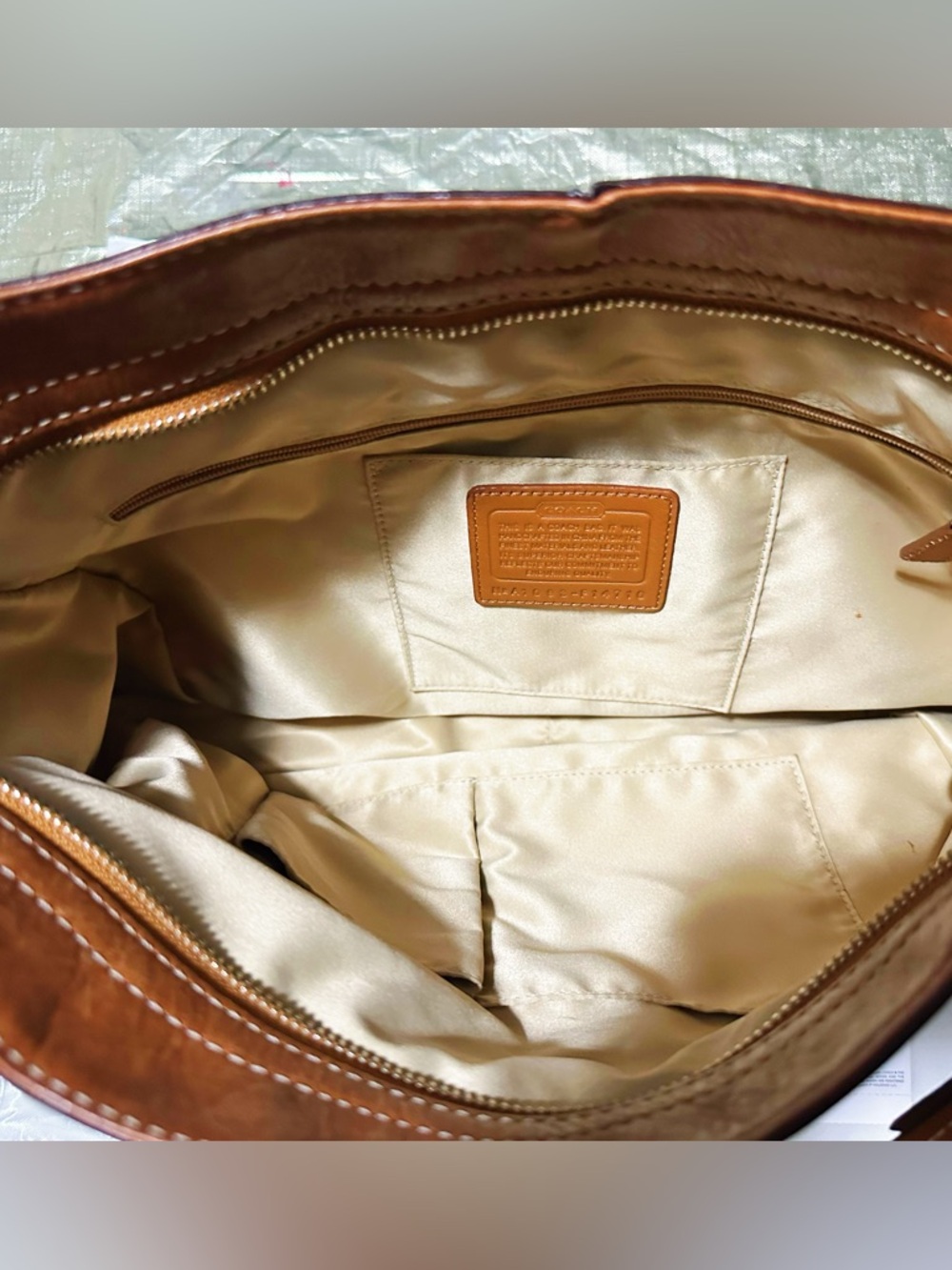 Rare vintage Coach soho Shoulder Bag Tan Signature Logo with Cherry Charm - Picture 11 of 17